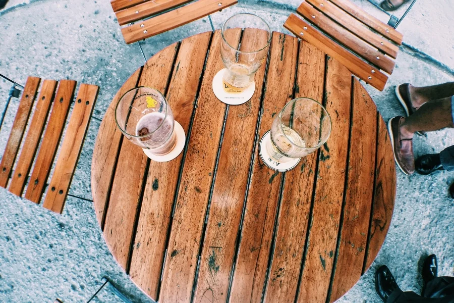 alcohol drinks on a restaurant table, diners could be charged with a DUI if their BAC is over the legal limit